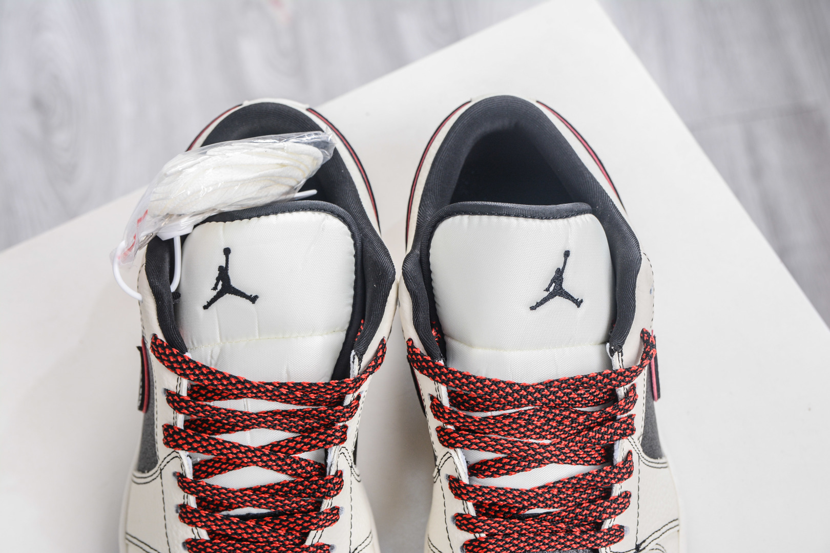 270 Air Jordan 1 Retro Low x Stussy 斯图西联名-米白黑红 QG1988-013