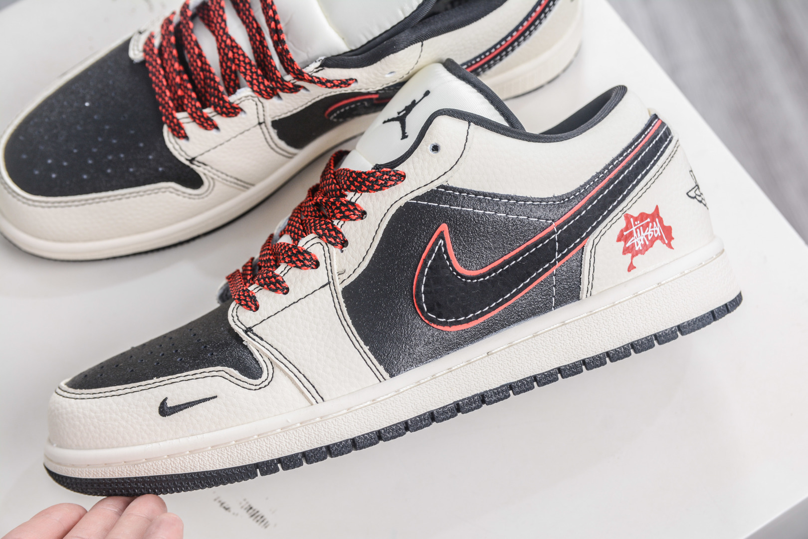 270 Air Jordan 1 Retro Low x Stussy 斯图西联名-米白黑红 QG1988-013