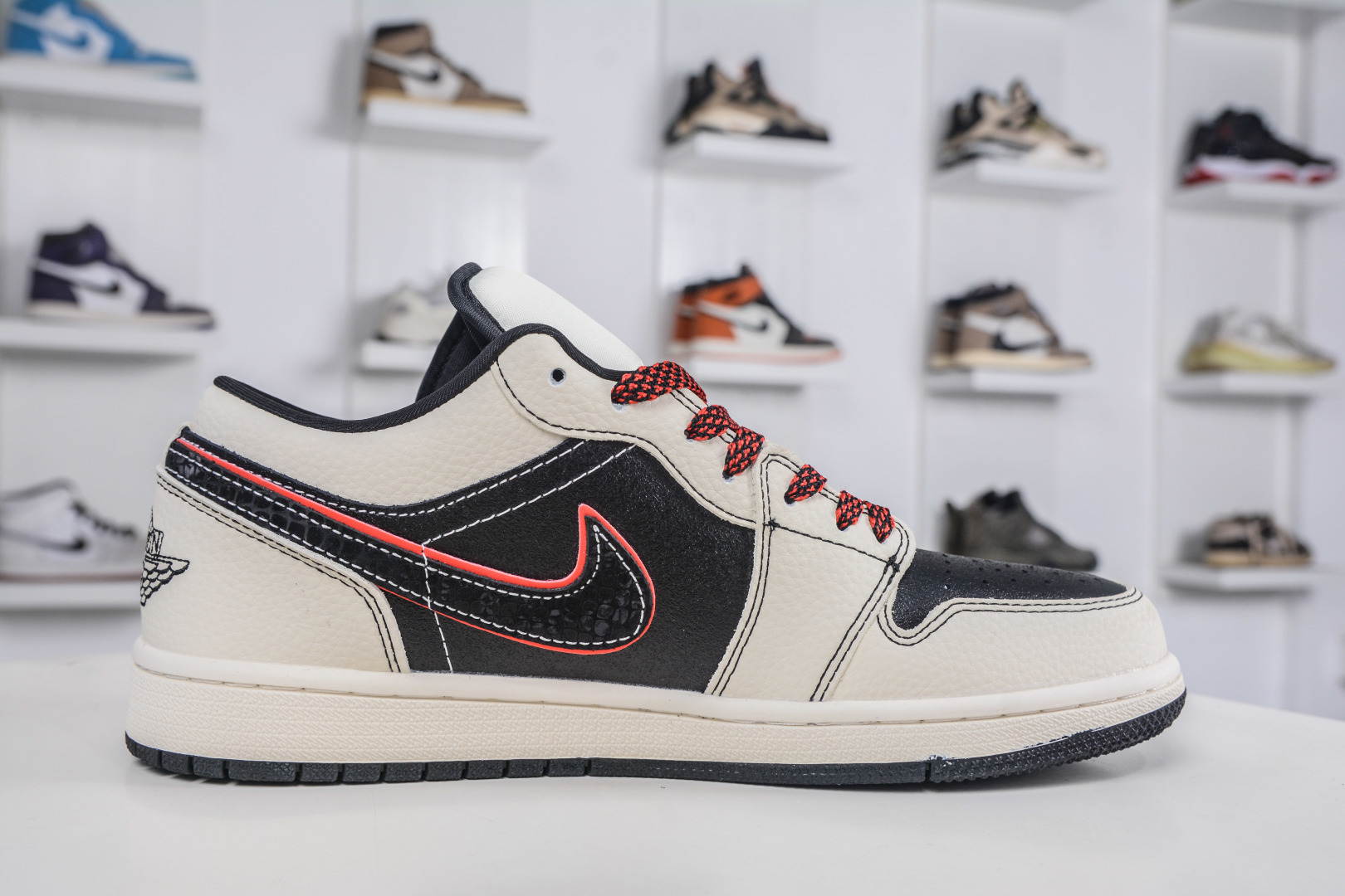 270 Air Jordan 1 Retro Low x Stussy 斯图西联名-米白黑红 QG1988-013