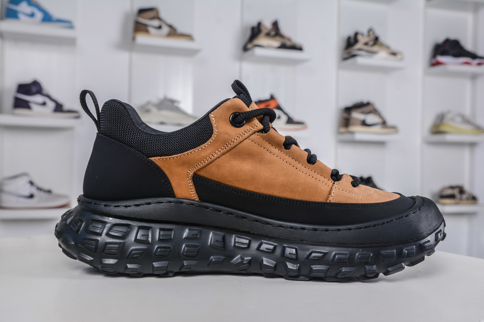 300 ECCO 爱步 男款新款运动登山鞋 轻盈减震牛皮耐磨户外跑鞋