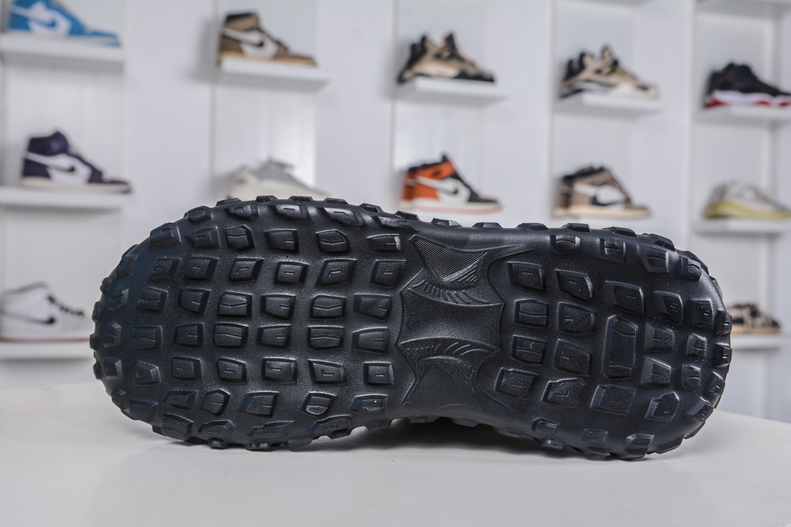 300 ECCO 爱步 男款新款运动登山鞋 轻盈减震牛皮耐磨户外跑鞋