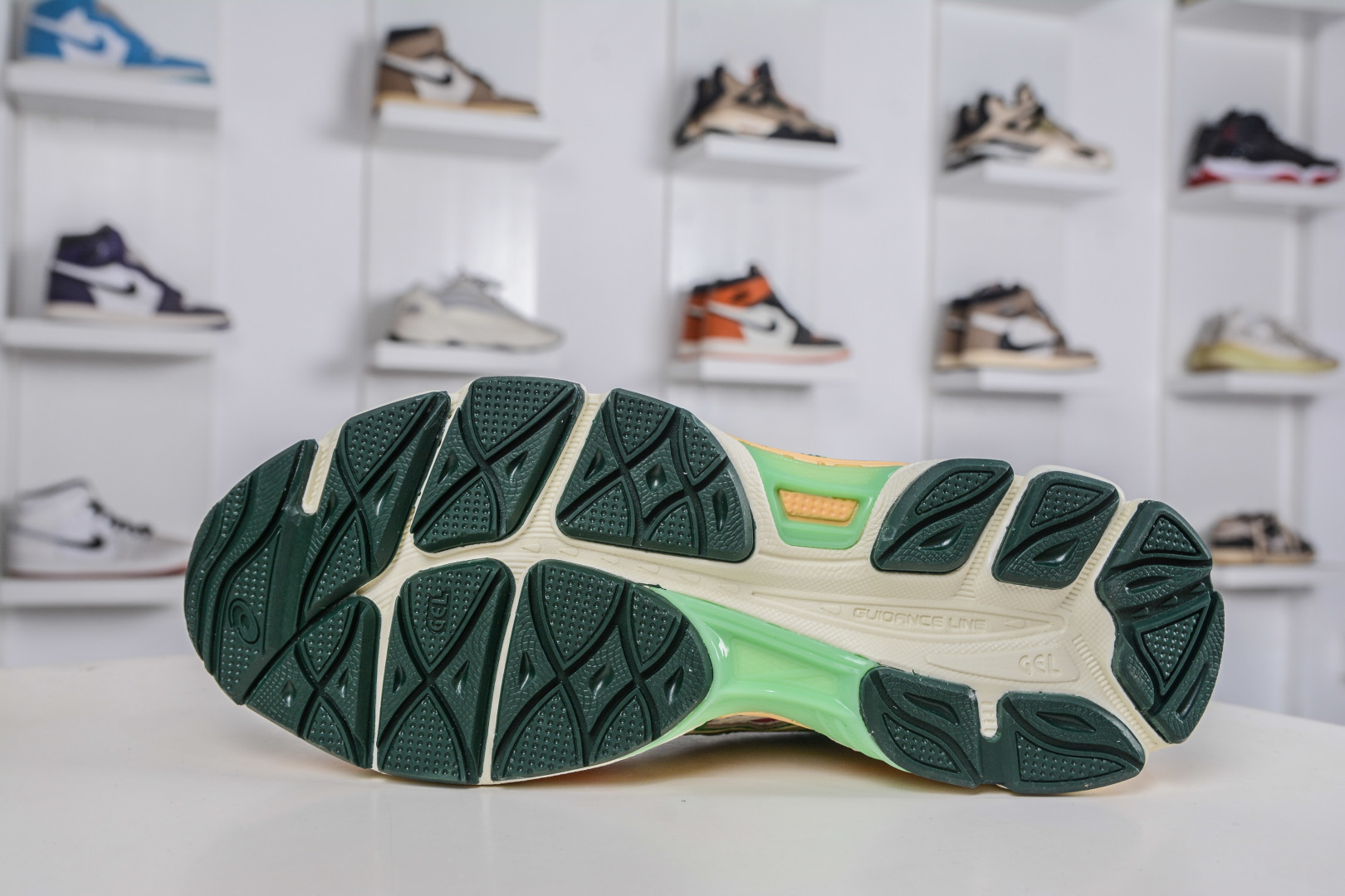 200 ASICS亚瑟士推出全新GEL-NYC 1203A763-100