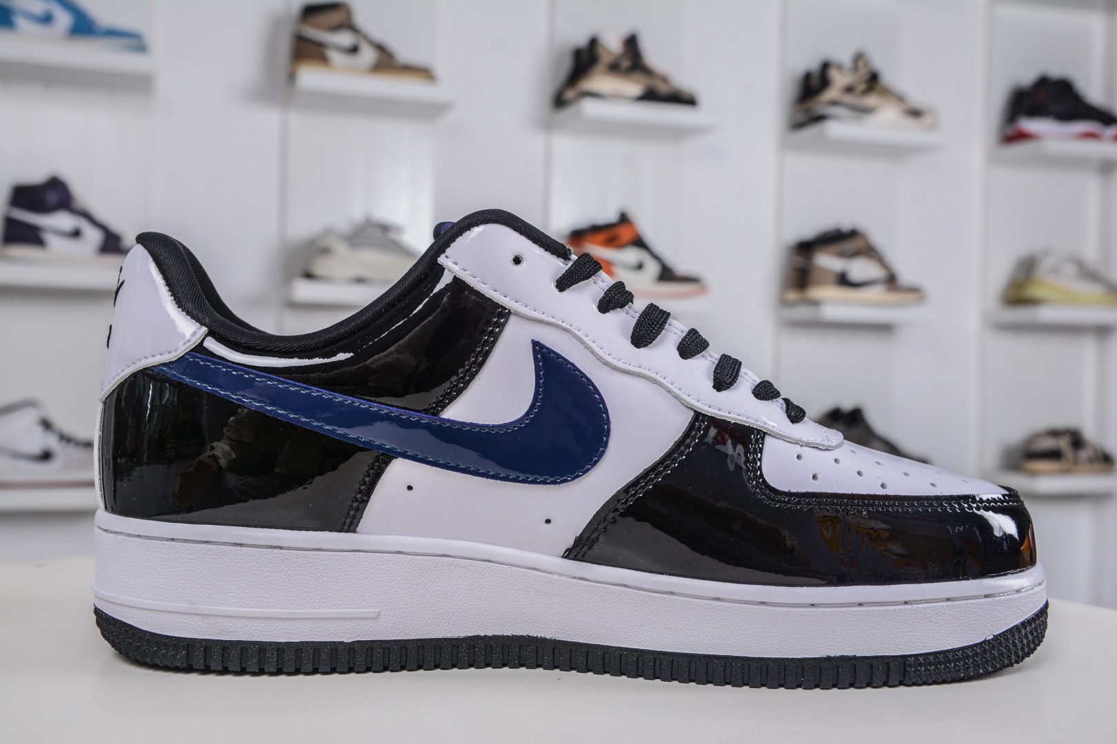 260 Nike Air Force 1 Low 07 x Louis Vuitton LV联名-黑白蓝漆皮 DF0188-101