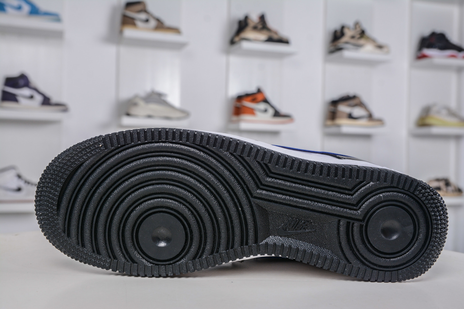 260 Nike Air Force 1 Low 07 x Louis Vuitton LV联名-黑白蓝漆皮 DF0188-101