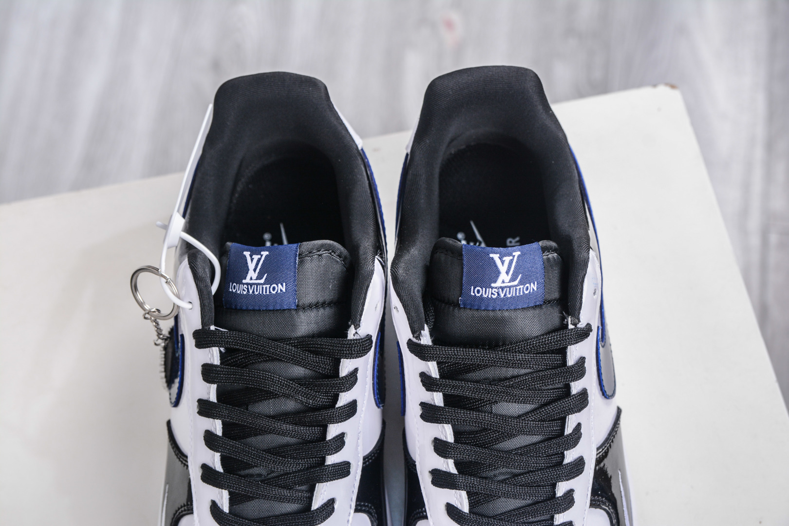 260 Nike Air Force 1 Low 07 x Louis Vuitton LV联名-黑白蓝漆皮 DF0188-101