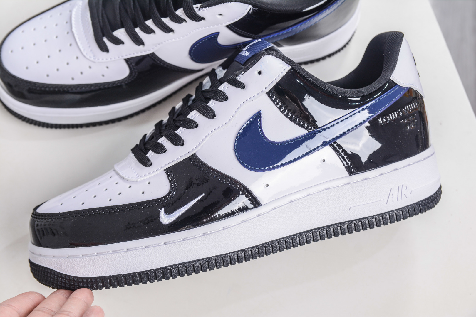 260 Nike Air Force 1 Low 07 x Louis Vuitton LV联名-黑白蓝漆皮 DF0188-101