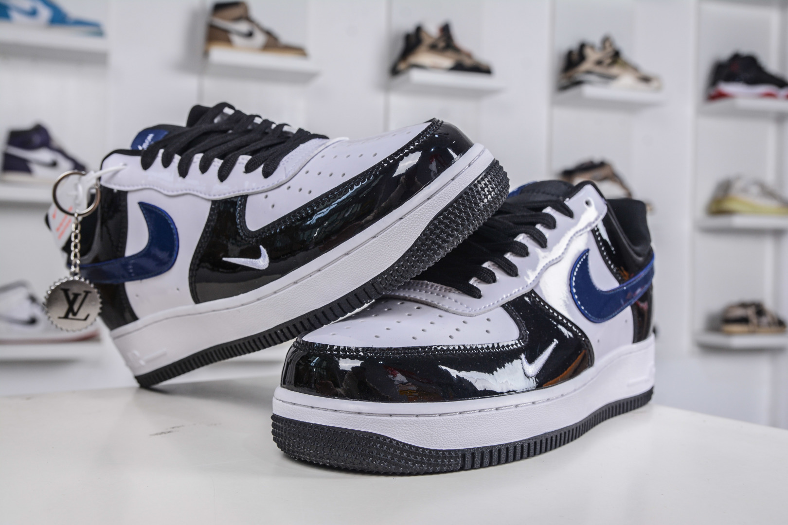 260 Nike Air Force 1 Low 07 x Louis Vuitton LV联名-黑白蓝漆皮 DF0188-101