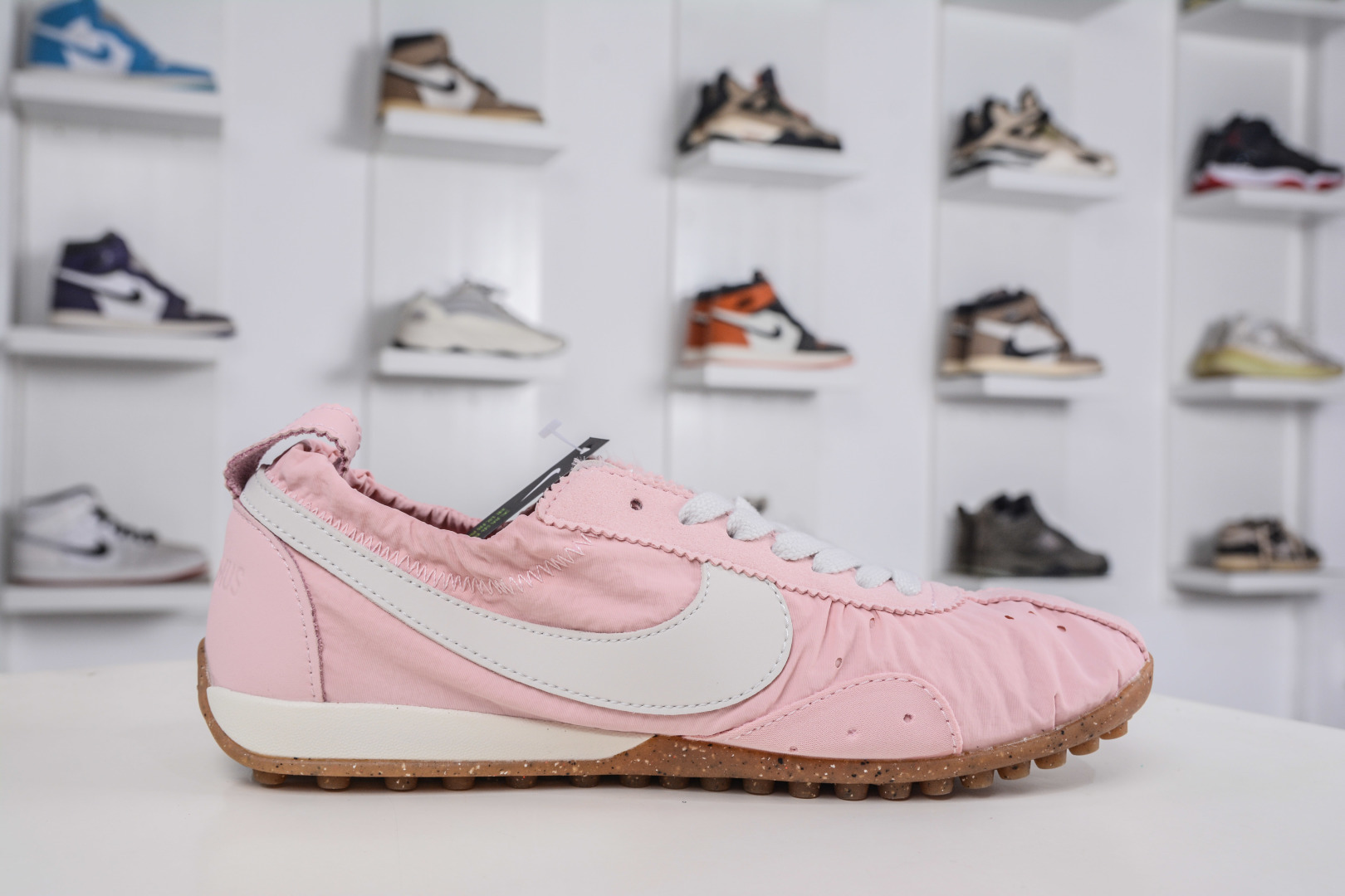 220 Jacquemus x Nike Jacumoon 耐克 柔软舒适防滑耐磨 低帮休闲板鞋 欧美走秀款英伦复古 HV8547-800-Chinese UA Cheap High Quatity Brand Clothes Bags handbags Sneakers wholesale wholesaler seller from China Factory suppliers Fashion Clothing Shoes best Quality Beautiful Price 220 Jacquemus x Nike Jacumoon 耐克 柔软舒适防滑耐磨 低帮休闲板鞋 欧美走秀款英伦复古 HV8547-800