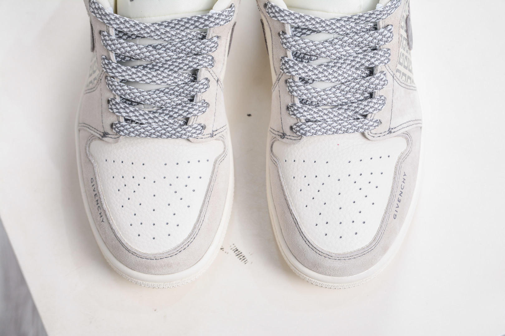 Air Jordan 1 Retro Low x Givenchy 纪梵希联名-米白灰 LD8888-008