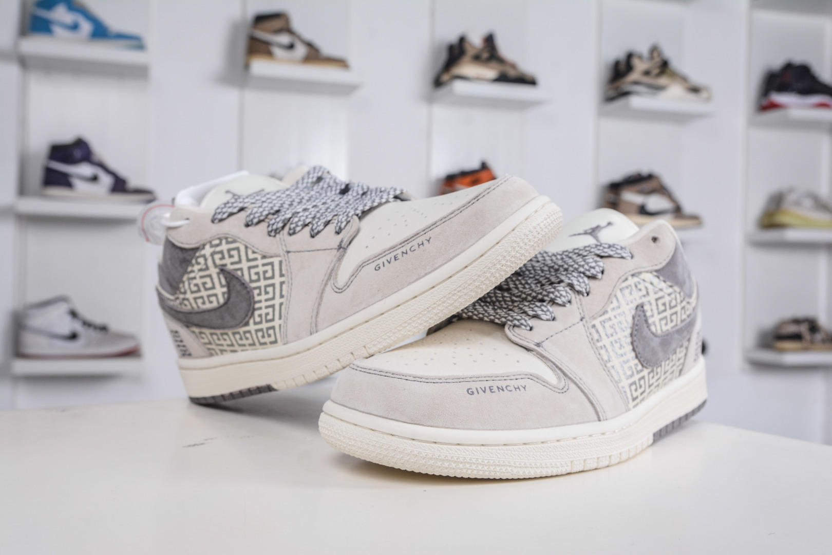Air Jordan 1 Retro Low x Givenchy 纪梵希联名-米白灰 LD8888-008