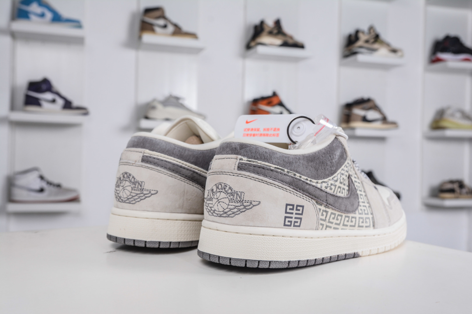 Air Jordan 1 Retro Low x Givenchy 纪梵希联名-米白灰 LD8888-008