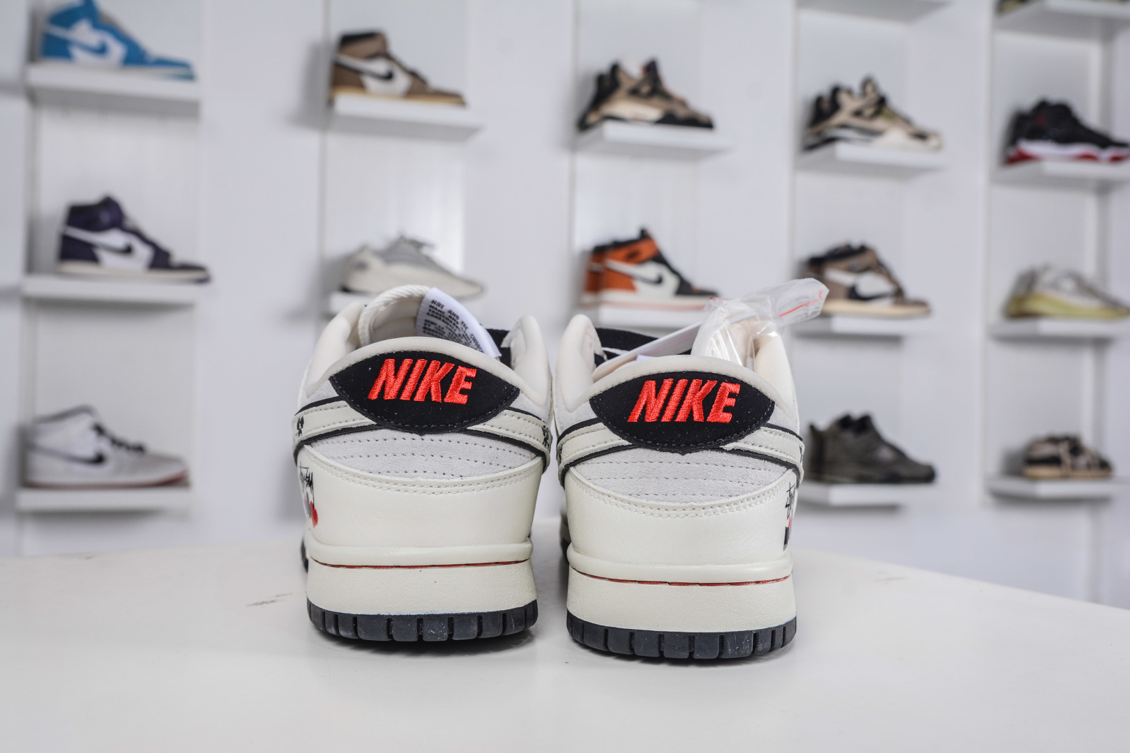 Nike SB Dunk Low X Stussy 斯图西联名-白黑红 YF9511-913