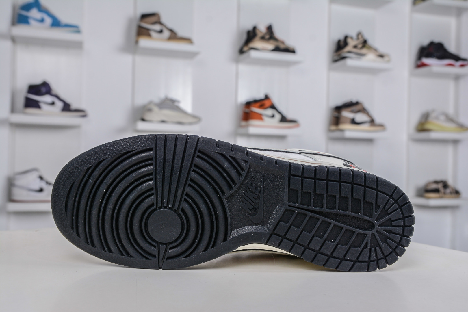 Nike SB Dunk Low X Stussy 斯图西联名-白黑红 YF9511-913