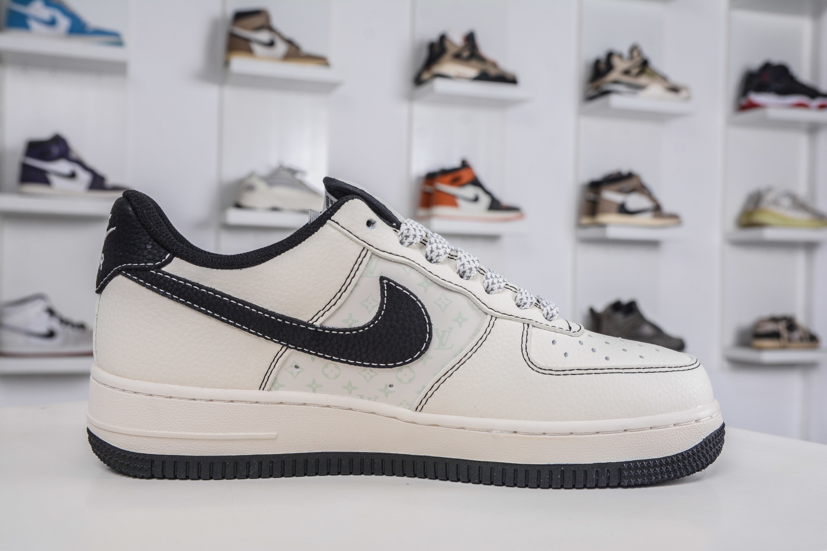 Nike Air Force 1 Low 07 x Supreme x Louis Vuitton LVSUP三方联名-印花米黑红 MZ9588-812