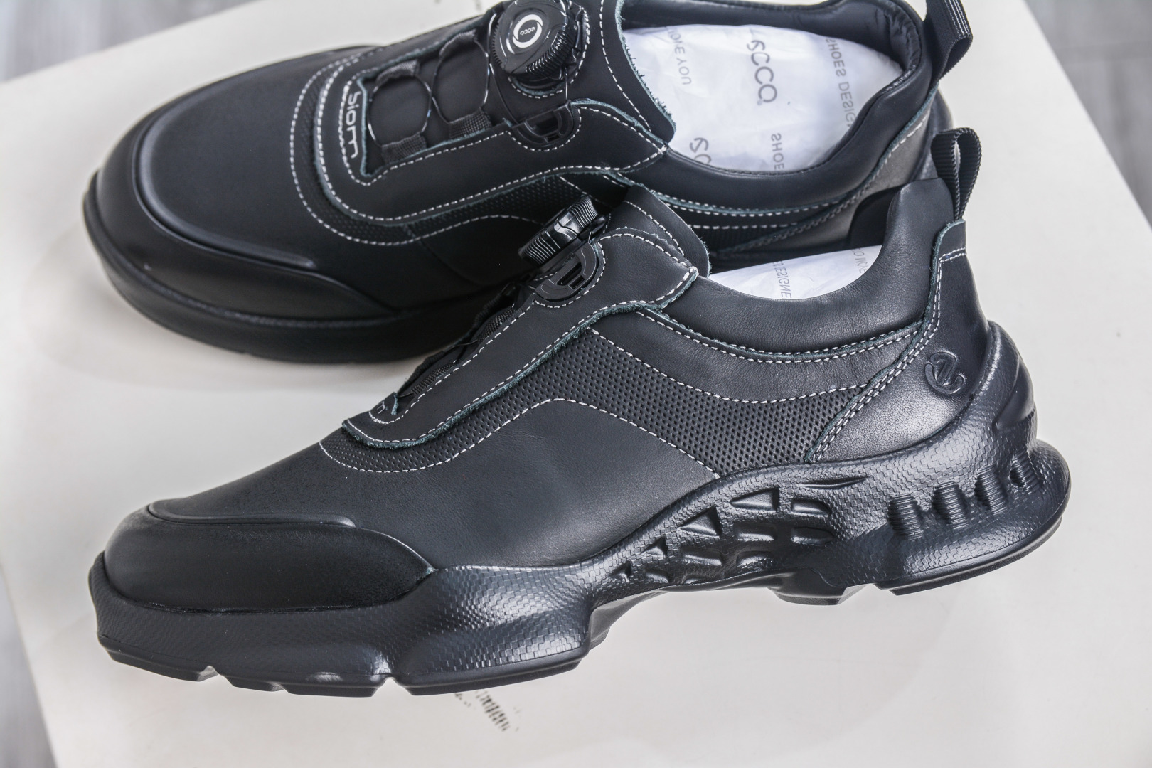 ECCO爱步男士运动鞋 真皮免系带百搭健身鞋