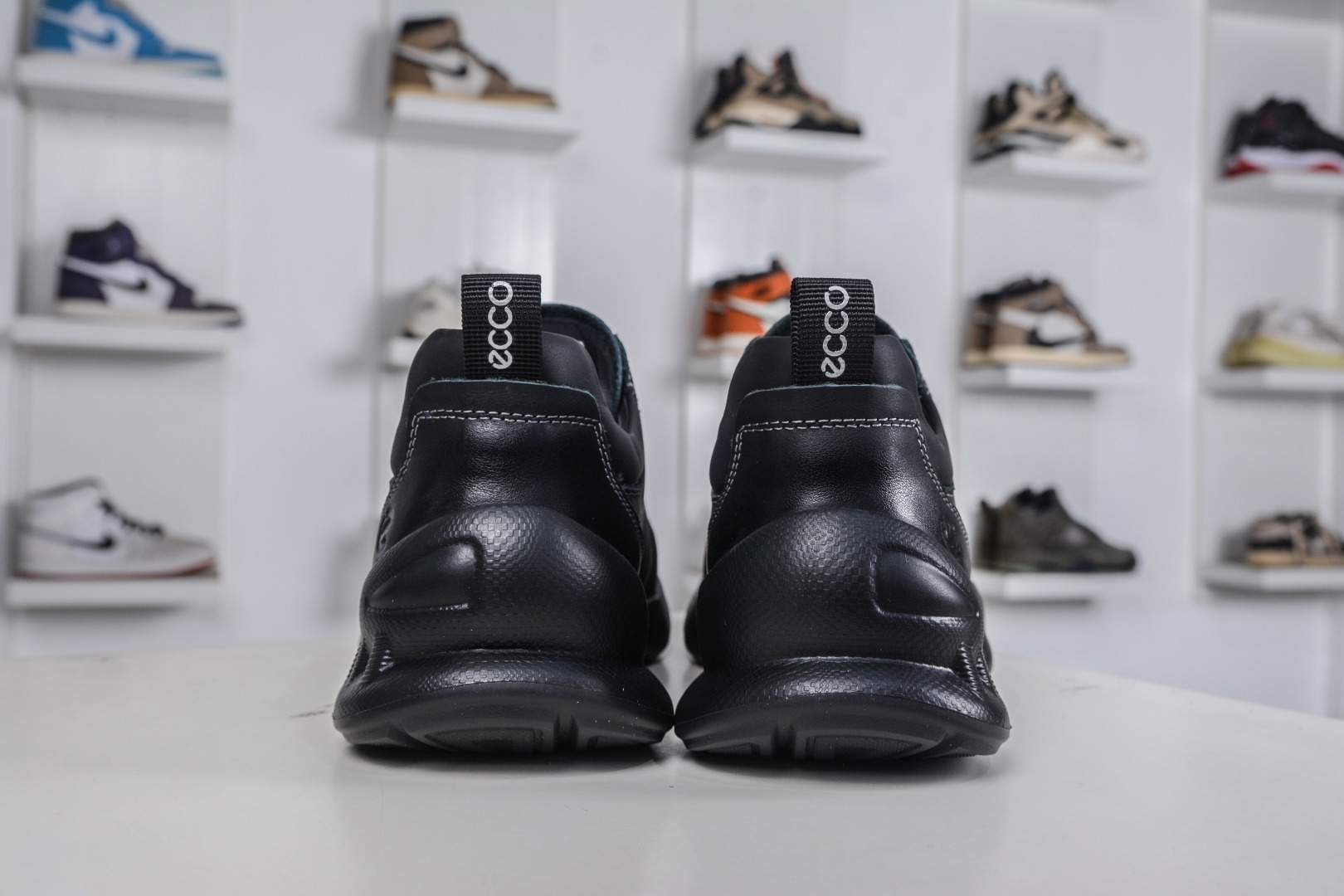 ECCO爱步男士运动鞋 真皮免系带百搭健身鞋