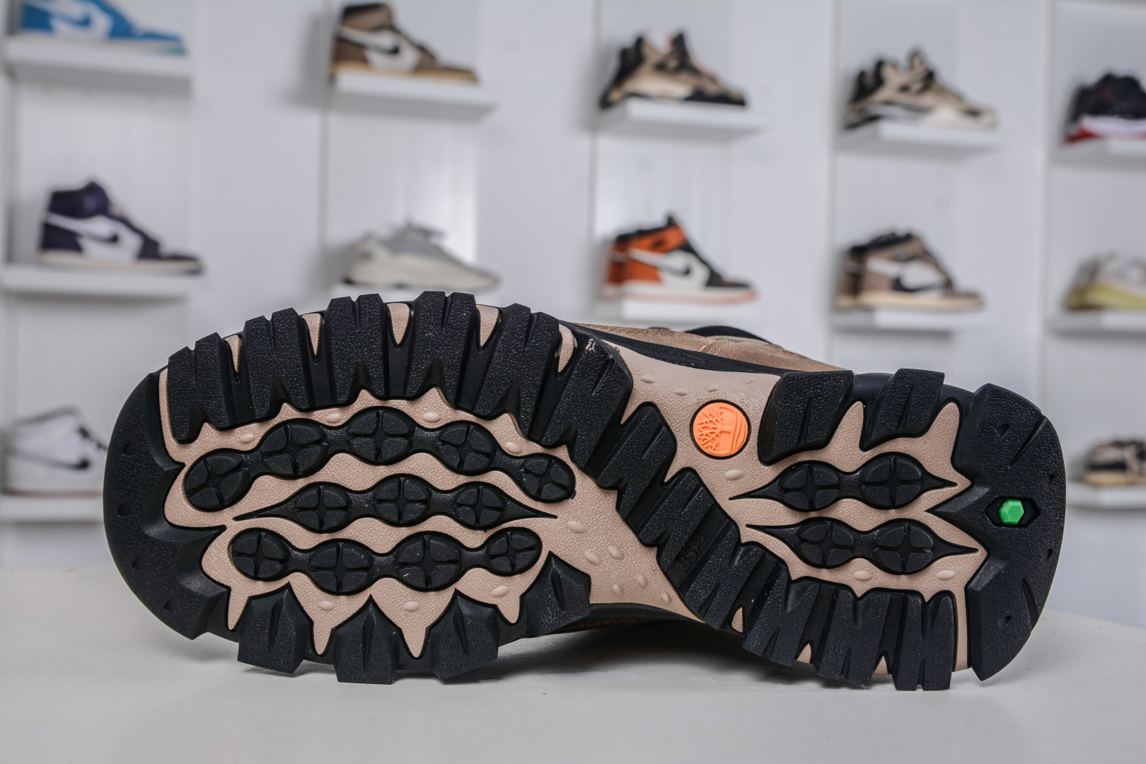 240 Timberland添柏岚/天伯伦 经典款 25ss新款中帮 TB 0A6CH5 EMI