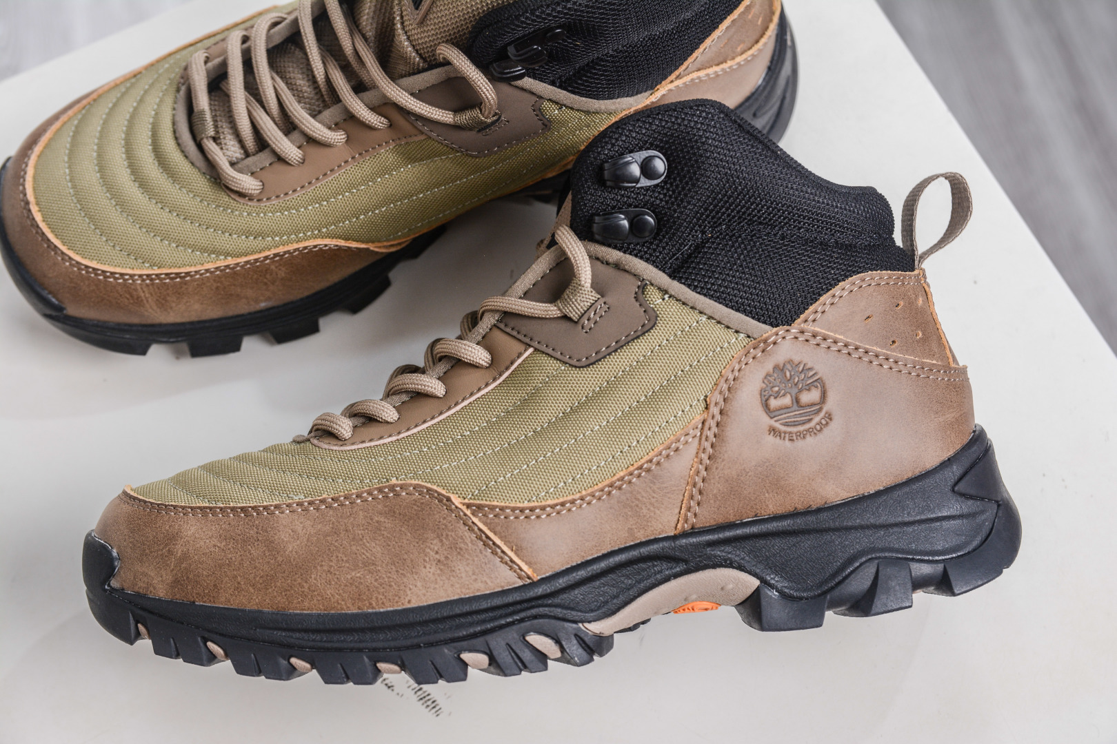 240 Timberland添柏岚/天伯伦 经典款 25ss新款中帮 TB 0A6CH5 EMI