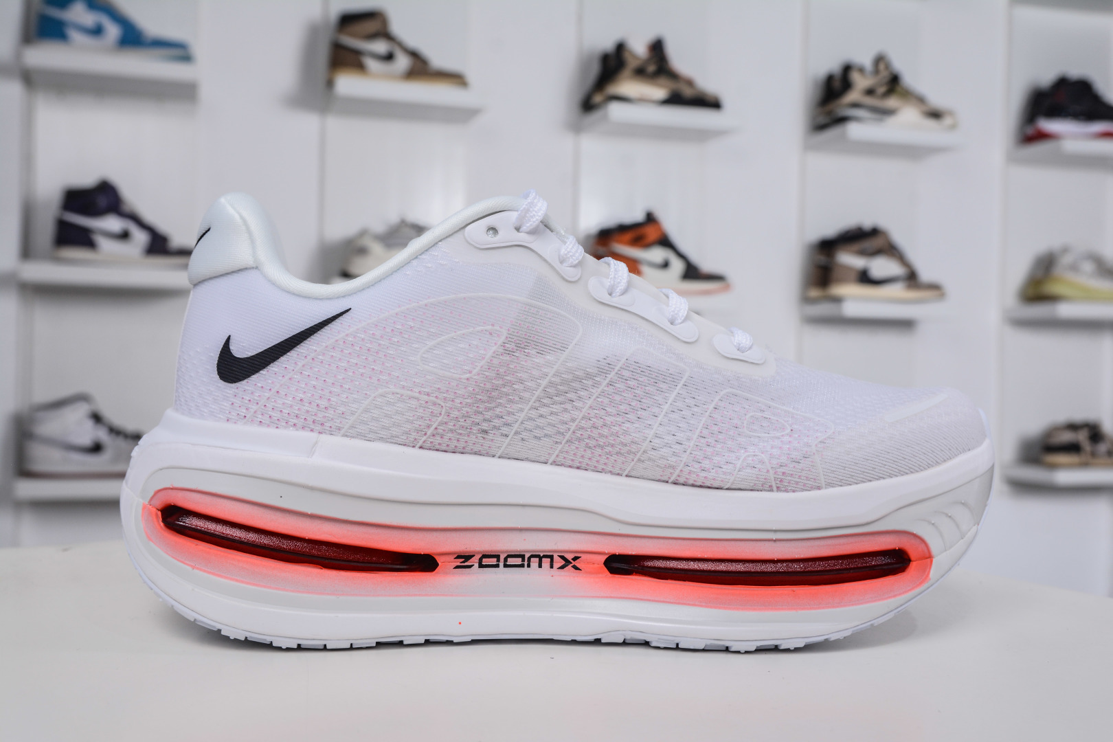 260 Nike Vomero 19 全掌气垫缓震网面运动跑鞋 HQ2050-103