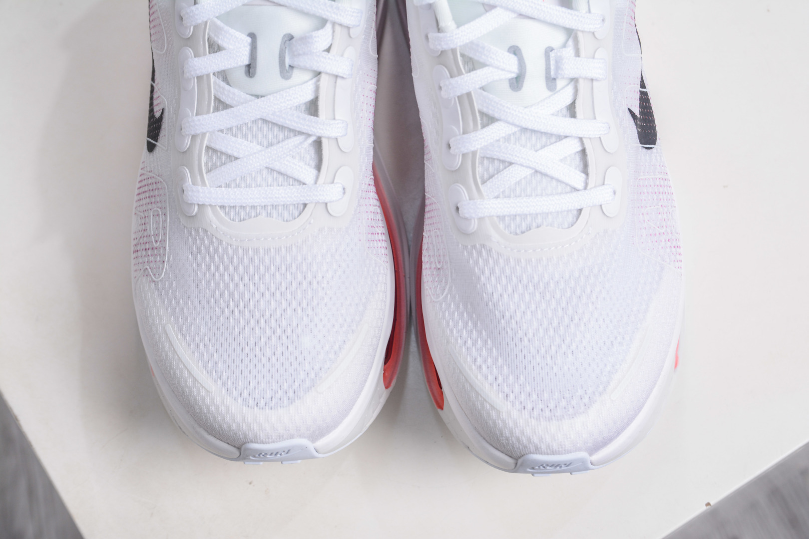 260 Nike Vomero 19 全掌气垫缓震网面运动跑鞋 HQ2050-103