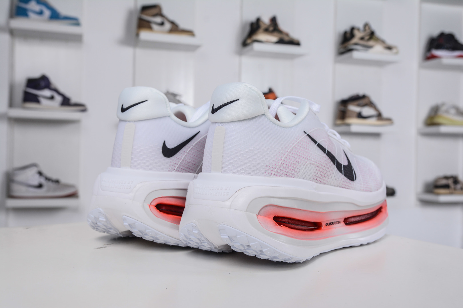 260 Nike Vomero 19 全掌气垫缓震网面运动跑鞋 HQ2050-103