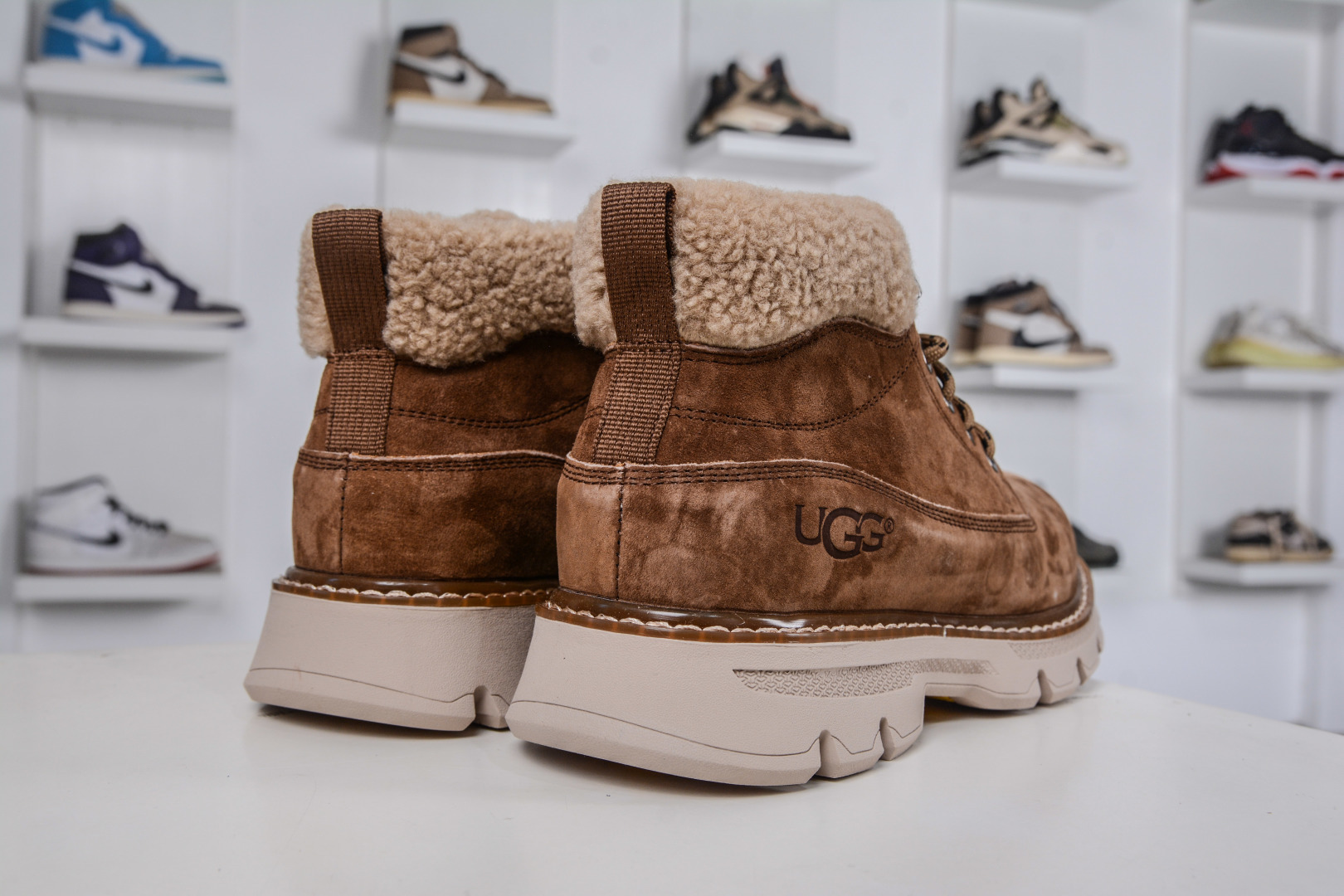 320 UGG Tasman Weather Hybrid 塔斯曼混合系列中帮轻量休闲马丁靴 U5867M