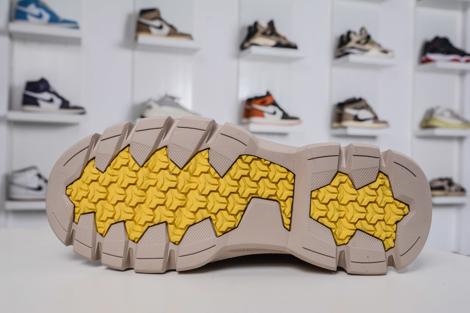 320 UGG Tasman Weather Hybrid 塔斯曼混合系列中帮轻量休闲马丁靴 U5867M