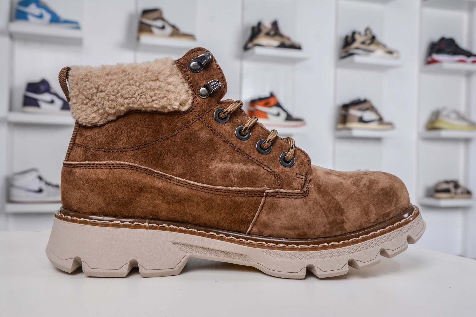 320 UGG Tasman Weather Hybrid 塔斯曼混合系列中帮轻量休闲马丁靴 U5867M