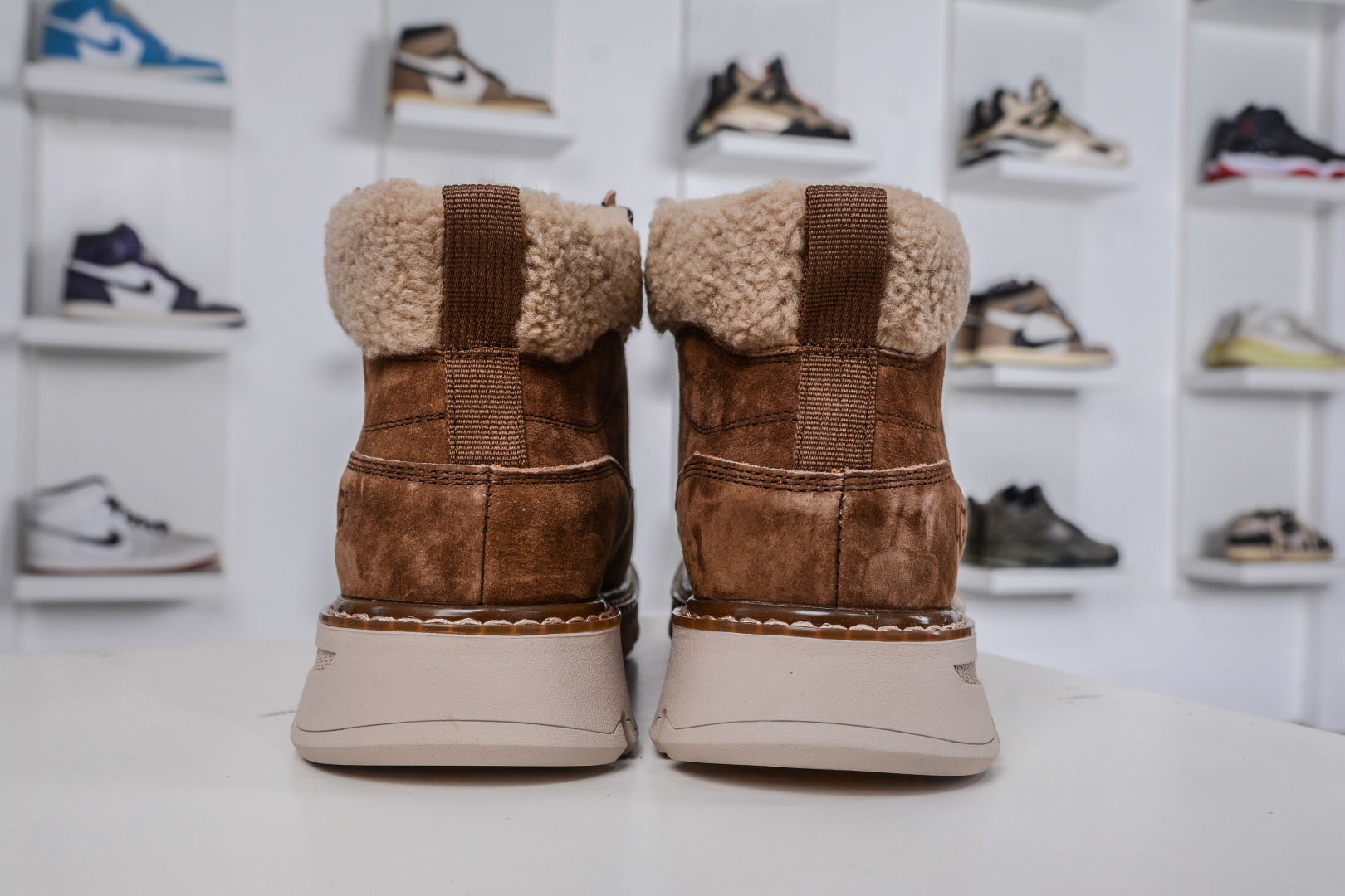 320 UGG Tasman Weather Hybrid 塔斯曼混合系列中帮轻量休闲马丁靴 U5867M