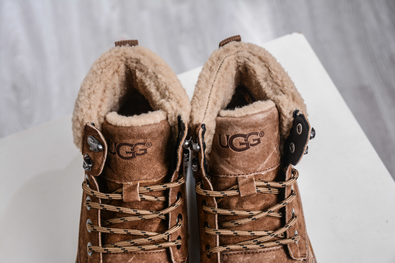 320 UGG Tasman Weather Hybrid 塔斯曼混合系列中帮轻量休闲马丁靴 U5867M