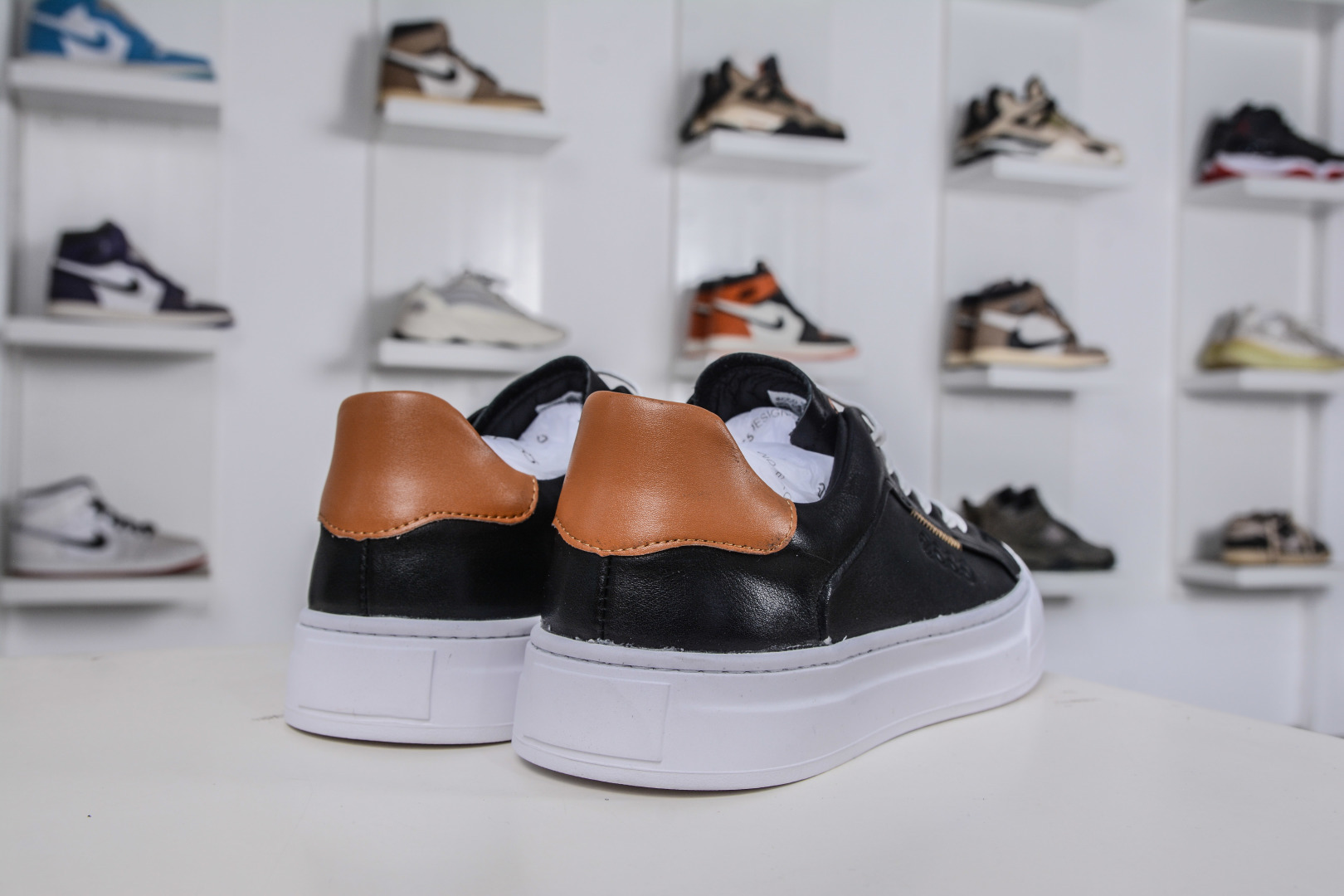 300 Ecco/爱步 街头系列 四季可穿复古休闲板鞋 983257-01002