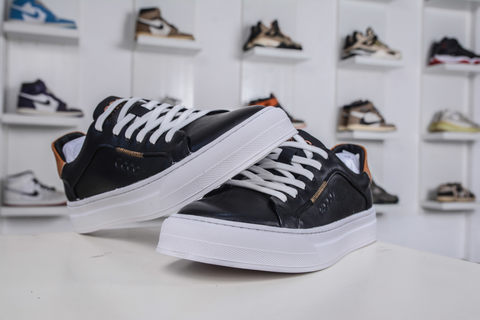 300 Ecco/爱步 街头系列 四季可穿复古休闲板鞋 983257-01002