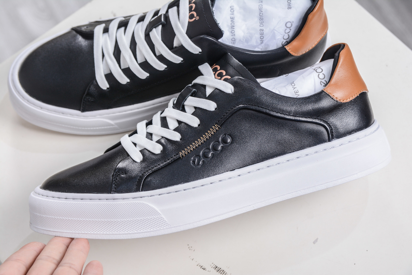 300 Ecco/爱步 街头系列 四季可穿复古休闲板鞋 983257-01002