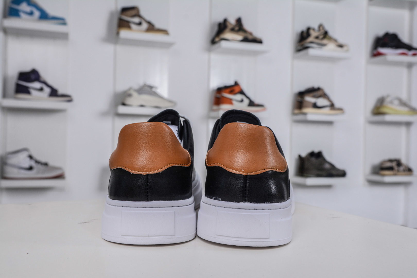 300 Ecco/爱步 街头系列 四季可穿复古休闲板鞋 983257-01002