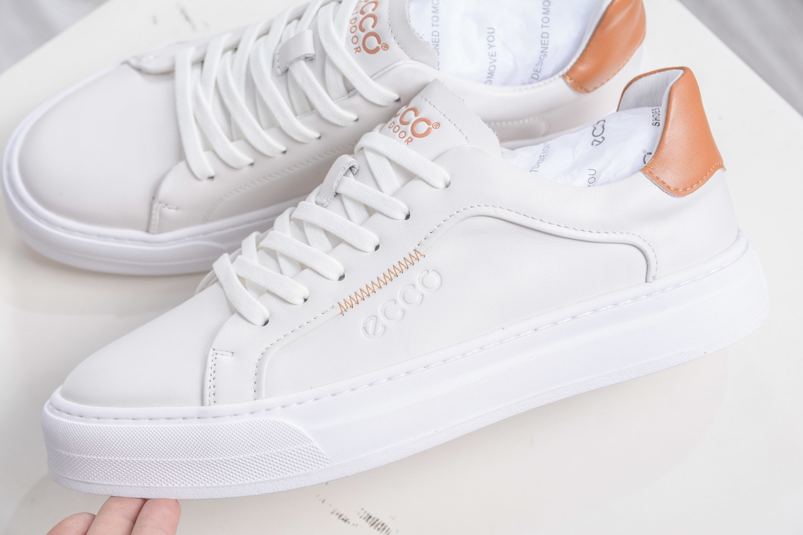 300 Ecco/爱步 街头系列 四季可穿复古休闲板鞋 983257-01