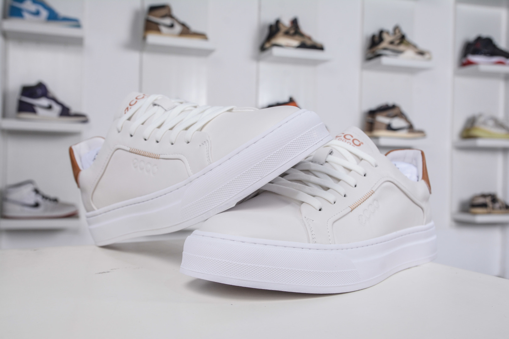 300 Ecco/爱步 街头系列 四季可穿复古休闲板鞋 983257-01