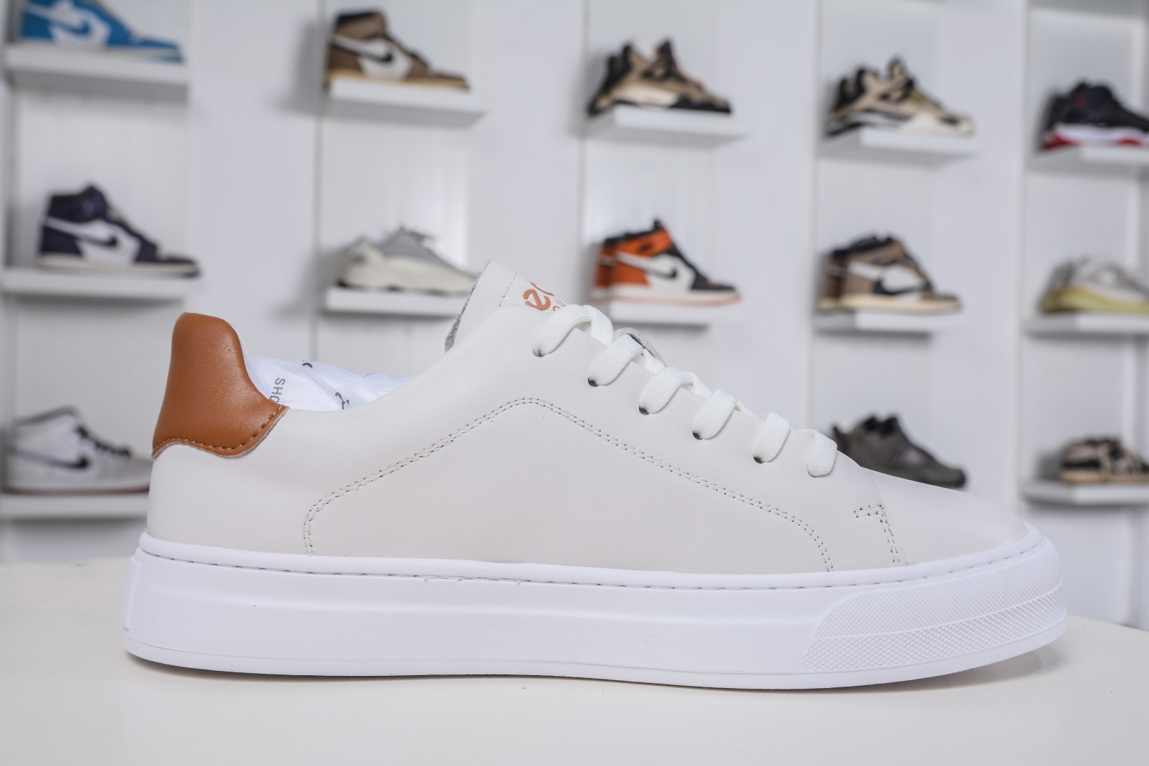 300 Ecco/爱步 街头系列 四季可穿复古休闲板鞋 983257-01