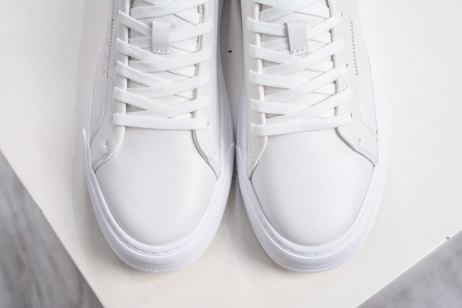 300 Ecco/爱步 街头系列 四季可穿复古休闲板鞋 983257-01