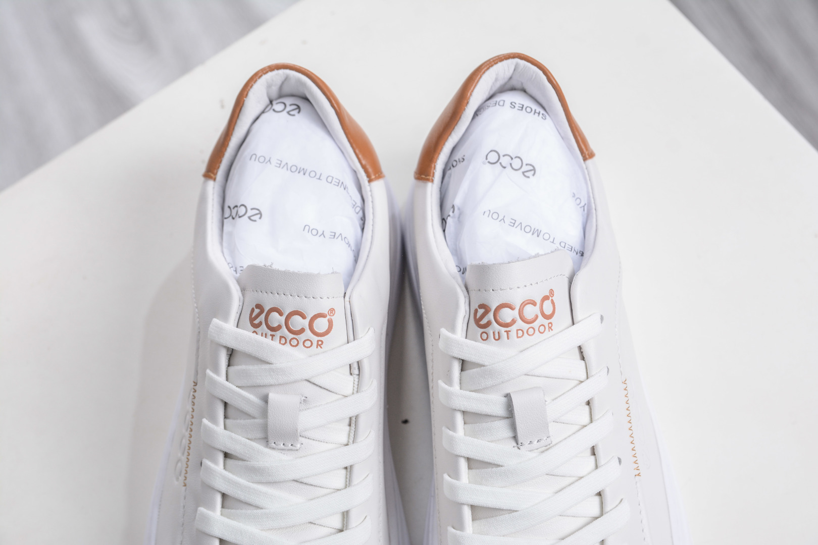 300 Ecco/爱步 街头系列 四季可穿复古休闲板鞋 983257-01