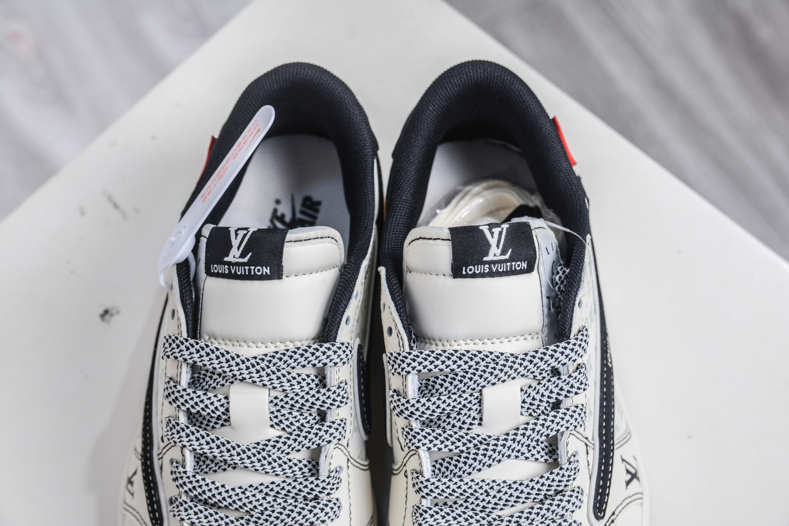 270 TS x Air Jordan x Louis VuittAJ1 Low 倒钩低帮LV联名-白黑勾红标 CX5050-Y30