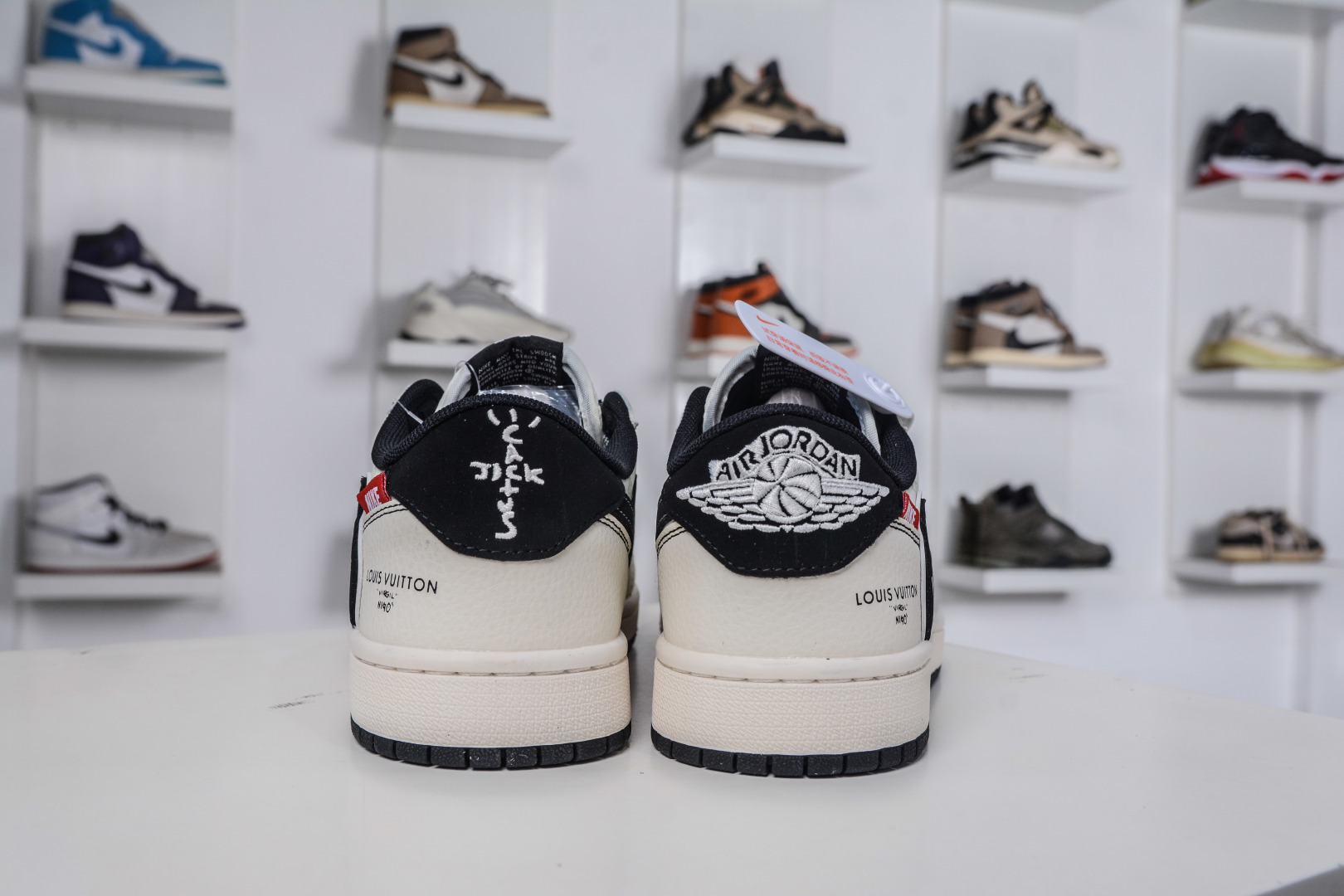 270 TS x Air Jordan x Louis VuittAJ1 Low 倒钩低帮LV联名-白黑勾红标 CX5050-Y30