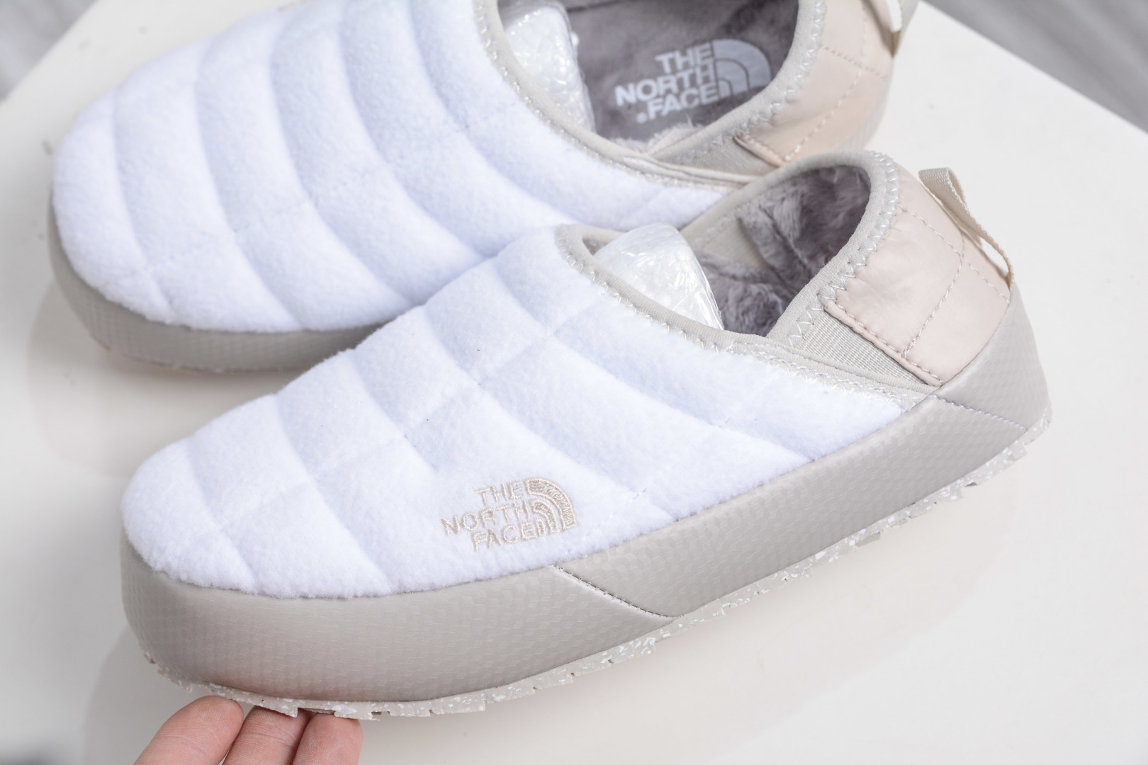 140 W TheRMobaLL 北面 休闲秋冬保暖绒毛 户外保暖棉鞋一脚穿懒人鞋 NFOA7W4L-32F