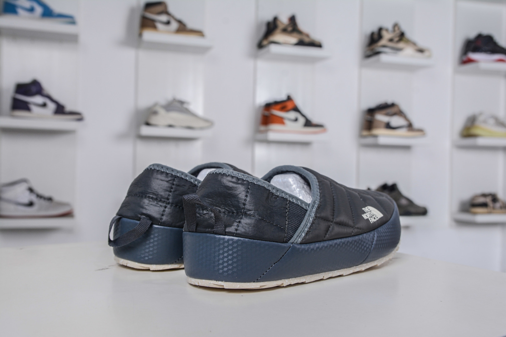 140 W TheRMobaLL 北面 休闲秋冬保暖绒毛 户外保暖棉鞋一脚穿懒人鞋 NFOA3VIH-VFO