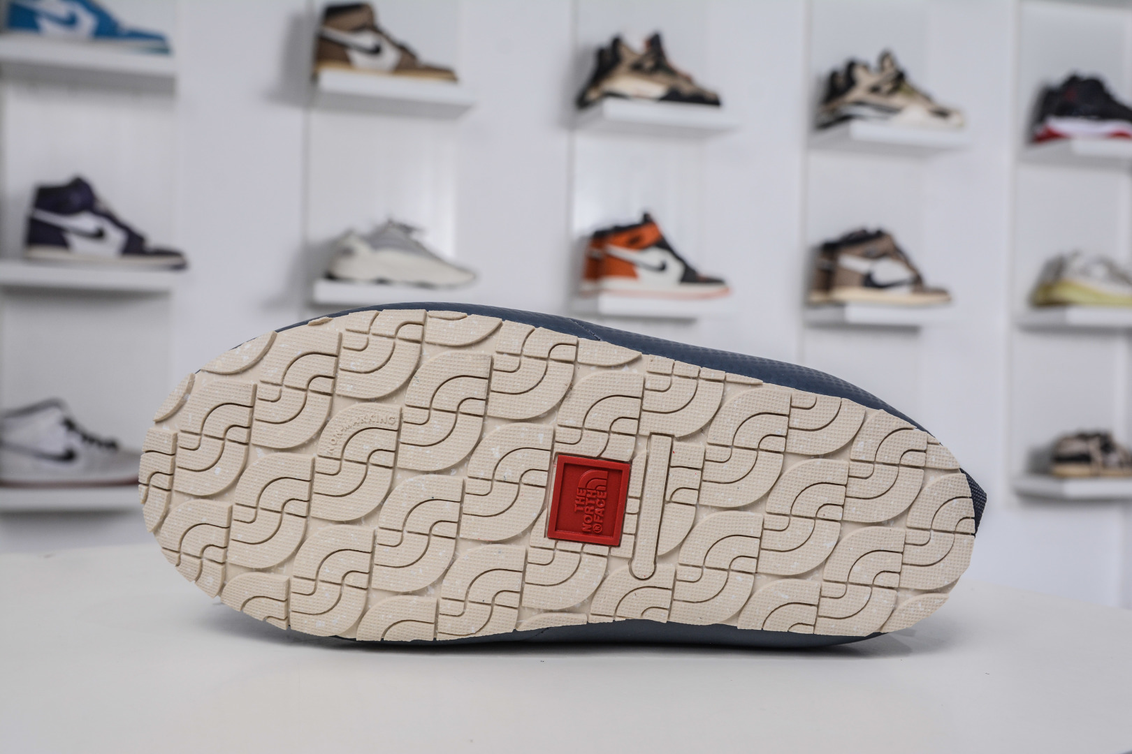 140 W TheRMobaLL 北面 休闲秋冬保暖绒毛 户外保暖棉鞋一脚穿懒人鞋 NFOA3VIH-VFO