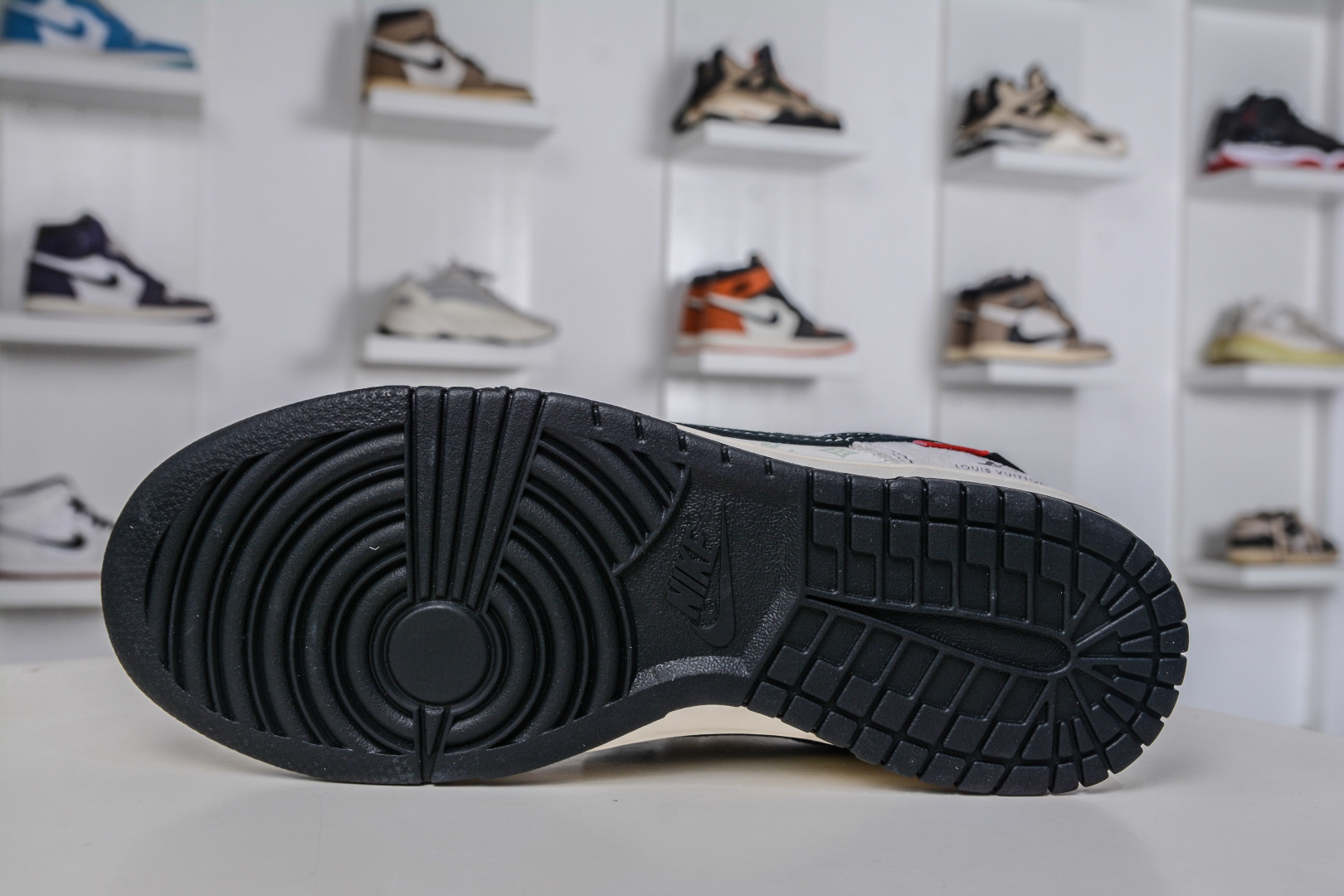 270 Nike SB Dunk Low x Louis Vuittx Superme LVSUP联名-灰猪八红黑小勾 CX5050-Y11