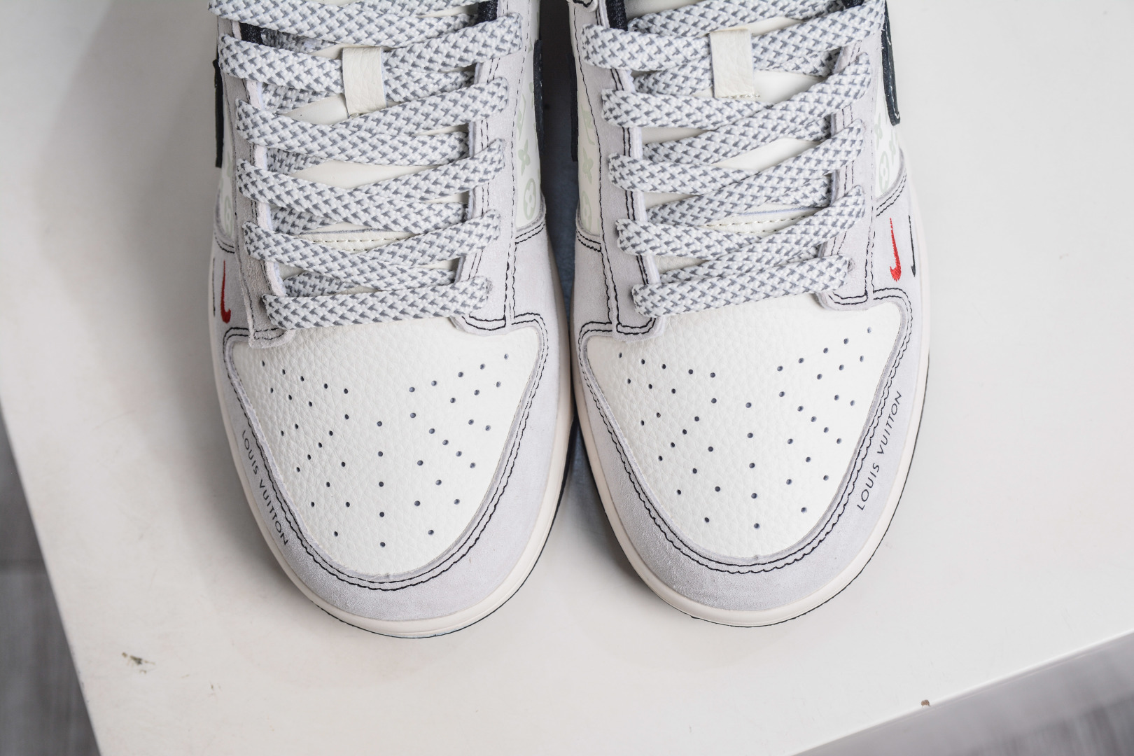 270 Nike SB Dunk Low x Louis Vuittx Superme LVSUP联名-灰猪八红黑小勾 CX5050-Y11