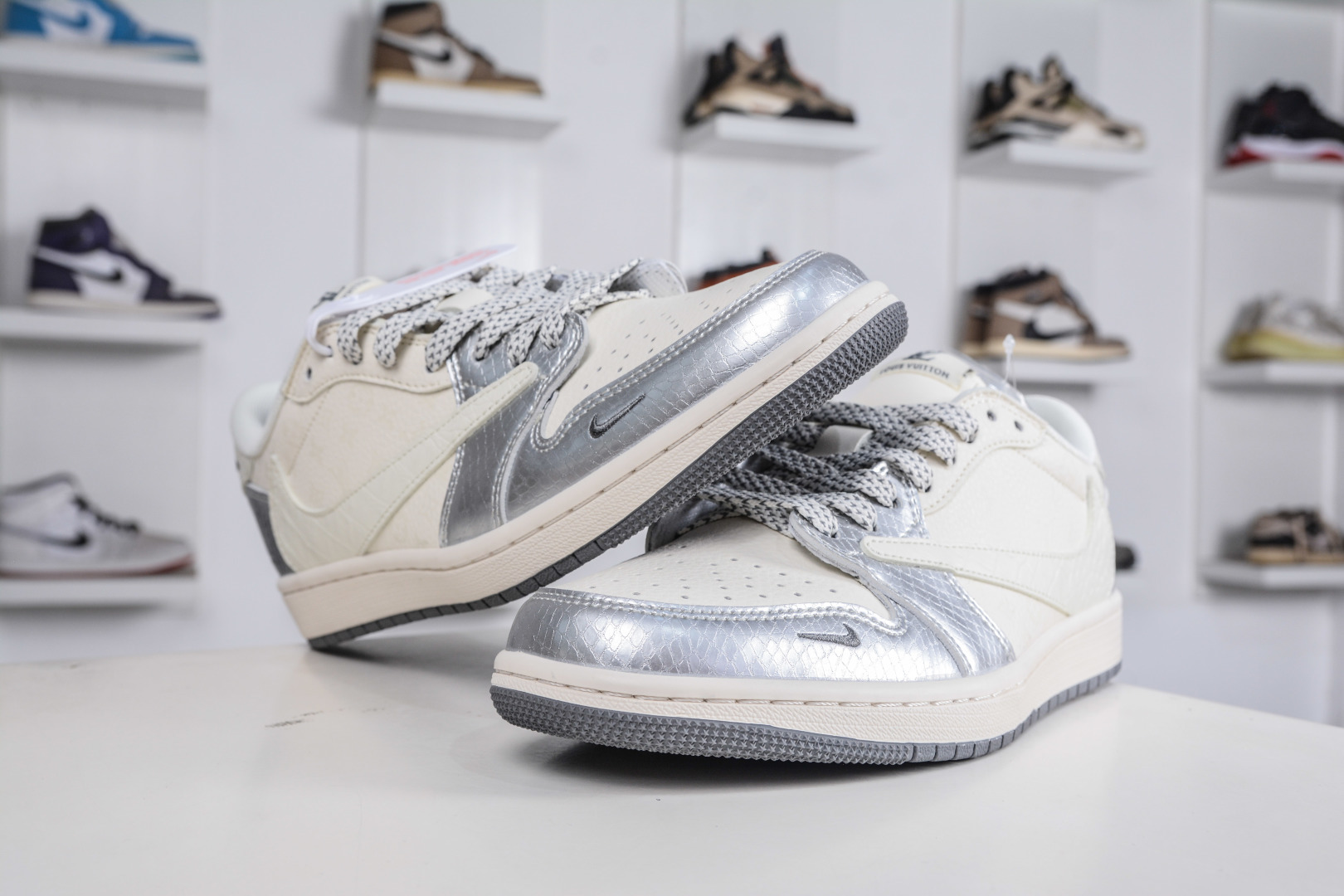 270 TS x Air Jordan x Louis VuittAJ1 Low 倒钩低帮LV联名-白银蛇纹 XS7089-614