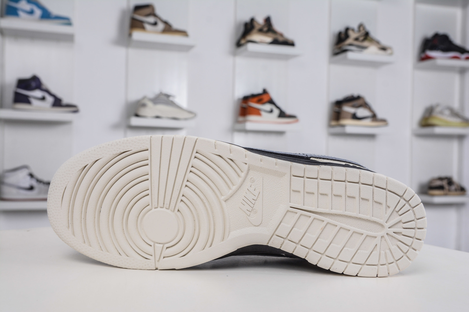 270 Nike SB Dunk Low x NIKE 耐克联名-米白黑灰勾 DN3168-004