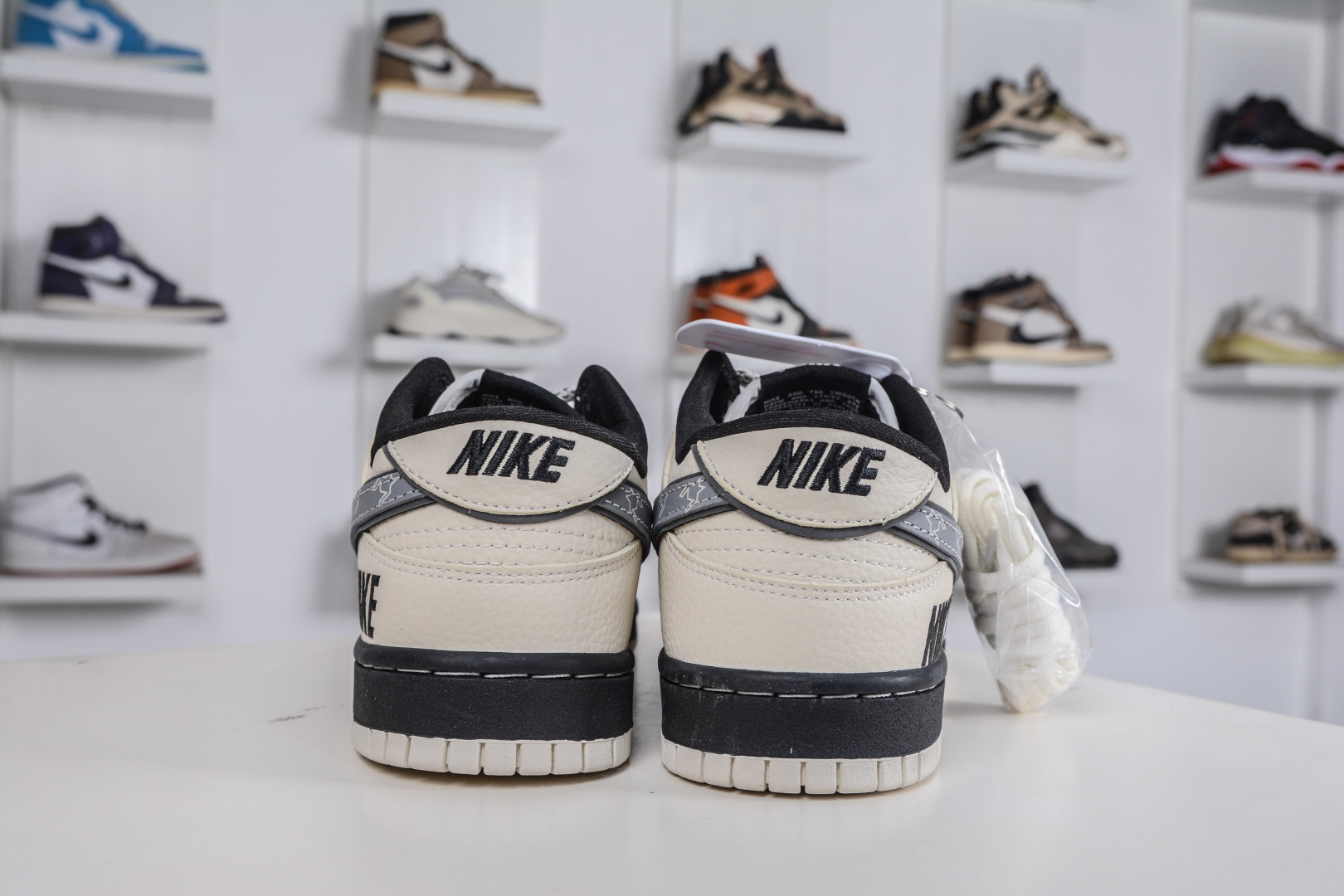 270 Nike SB Dunk Low x NIKE 耐克联名-米白黑灰勾 DN3168-004