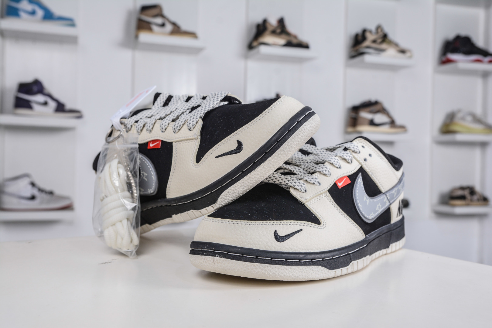 270 Nike SB Dunk Low x NIKE 耐克联名-米白黑灰勾 DN3168-004